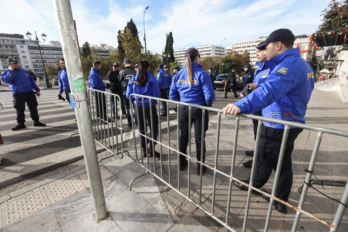 erdogan metra athina 071223 (2)