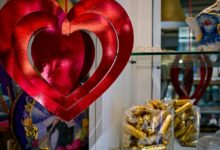 Ο-Άγιος-Βαλεντίνος-«ζεσταίνει»-την-αγορά:-Οι-αγορές,-οι-κρατήσεις-και-οι-online-πωλήσεις