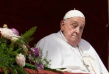 Συνωμοσία-για-να-ρίξουν-τον-πάπα-Φραγκίσκο-έστηναν-ο-Τζέφρι-Επστάιν-και-ο-Στιβ-Μπάνον