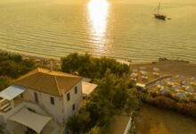 Μπραντ-Πιτ:-Αυτό-είναι-το-σπίτι-που-μένει-μαζί-με-τη-σύντροφό-του-στην-Ύδρα-(photos/videos)