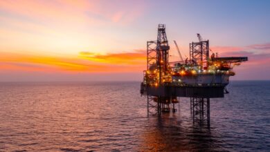 Πετρέλαιο:-Εβδομαδιαία-βουτιά-8%-για-το-brent,-παρά-την-επιστροφή-πάνω-από-τα-80-δολάρια
