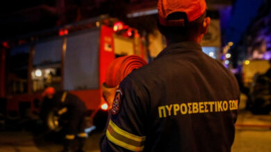 Περιορίστηκε-η-φωτιά-που-ξέσπασε-στα-Άνω-Λιόσια,-κοντά-σε-οικισμό-Ρομά