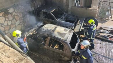 Αναστάτωση-στα-Χανιά:-Δύο-σταθμευμένα-ΙΧ-τυλίχθηκαν-στις-φλόγες,-δείτε-εικόνες