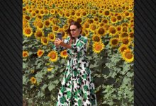 Η-Όλγα-Κεφαλογιάννη-ανέβασε-στο-instagram-της-φωτογραφία-της-με-ηλιοτρόπια