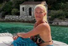 Η-βόλτα-της-Ζέτας-Μακρυπούλια-με-φουσκωτό:-«Έστω-και-στην-εκπνοή,-λίγο-καλοκαίρι-και-για-μένα»