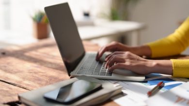 Η-γενιά-της-δεύτερης-δουλειάς-–-Γιατί-ένας-μισθός-δεν-φτάνει