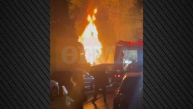 Υπό-μερικό-έλεγχο-η-φωτιά-σε-ξερά-χόρτα-στο-Μαρούσι,-βίντεο
