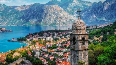 Η-πόλη-Κότορ-του-Μαυροβουνίου-μετατρέπεται-σε-υπαίθρια-γκαλερί-γεμάτη-φως