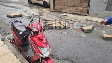 Ηράκλειο:-Τμήμα-μπαλκονιού-κατέρρευσε-και-έπεσε-πάνω-σε-μηχανάκι,-δείτε-βίντεο