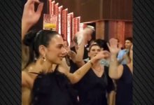 Το-viral-βίντεο-της-Ντούα-Λίπα:-Χόρεψε-σε-οικογενειακό-γλέντι-στο-Κόσοβο-με-ποτήρι-στο-κεφάλι