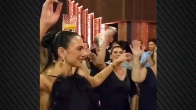 Το-viral-βίντεο-της-Ντούα-Λίπα:-Χόρεψε-σε-οικογενειακό-γλέντι-στο-Κόσοβο-με-ποτήρι-στο-κεφάλι