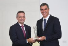 Ο-Δούκας-απένειμε-στον-Σάντσεθ-το-Βραβείο-Δημοκρατίας-της-Πόλης-των-Αθηνών-2026