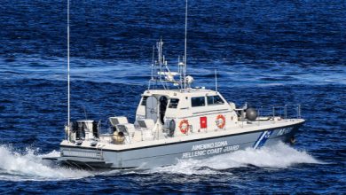 Ακυβερνησία-ιστιοφόρου-με-δύο-επιβαίνοντες-ανοιχτά-του-Καφηρέα