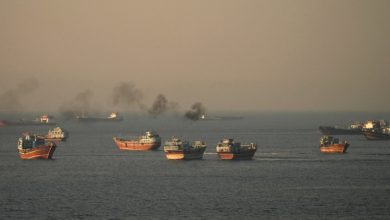Φωτιά-σε-πλοίο-στο-Στενό-του-Ορμούζ,-ανοικτά-του-Ομάν