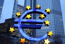 ΕΚΤ:-«Παγώνει»-τα-επιτόκια-στο-2,5%-με-το-βλέμμα-στη-Γαλλία-και-την-ενεργειακή-κρίση